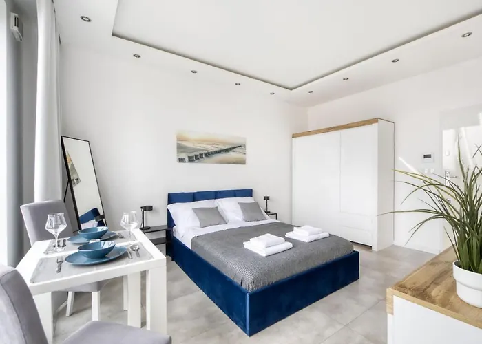 King Muranów - Dzielna 64 3* Warszawa