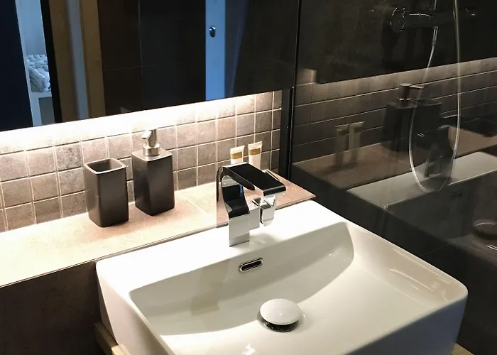 Dzielna 64 Szálloda 3*