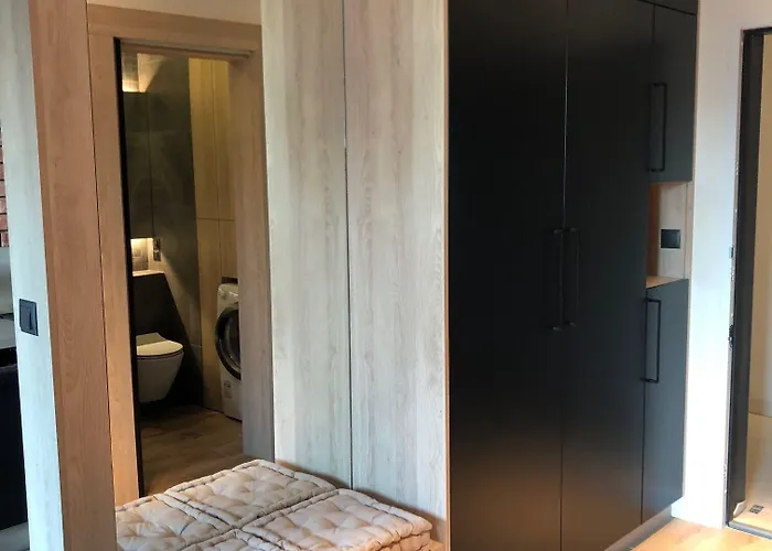 King Muranów - Dzielna 64 3*